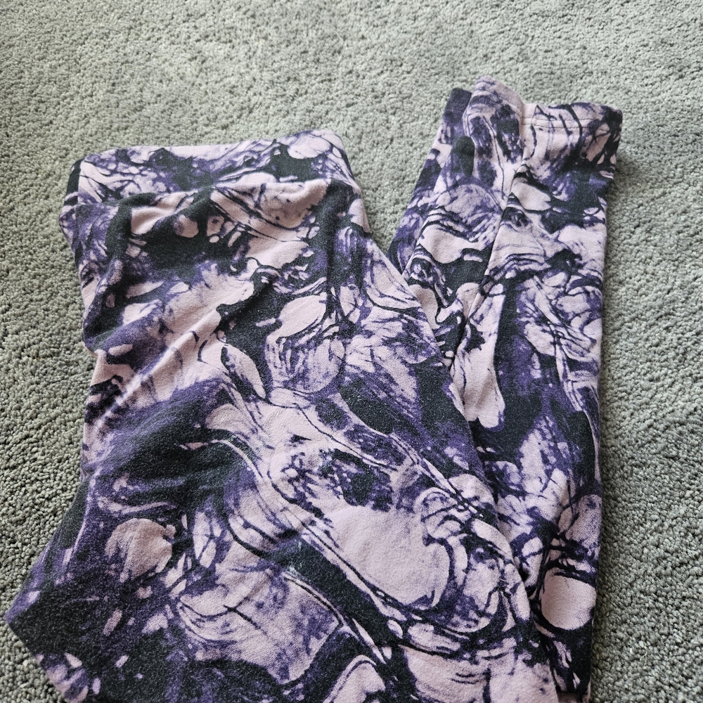 Torrid Purple and Black Marble Leggings‎
